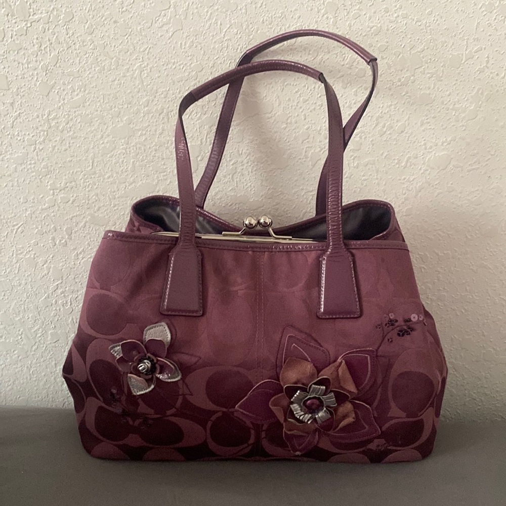 Coach, big purple bag, kisslock in the middle & beautiful condition
